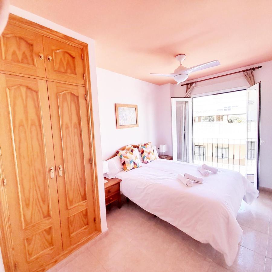 Apartamentos Vicenta Playa Carihuela توريمولينوس الغرفة الصورة