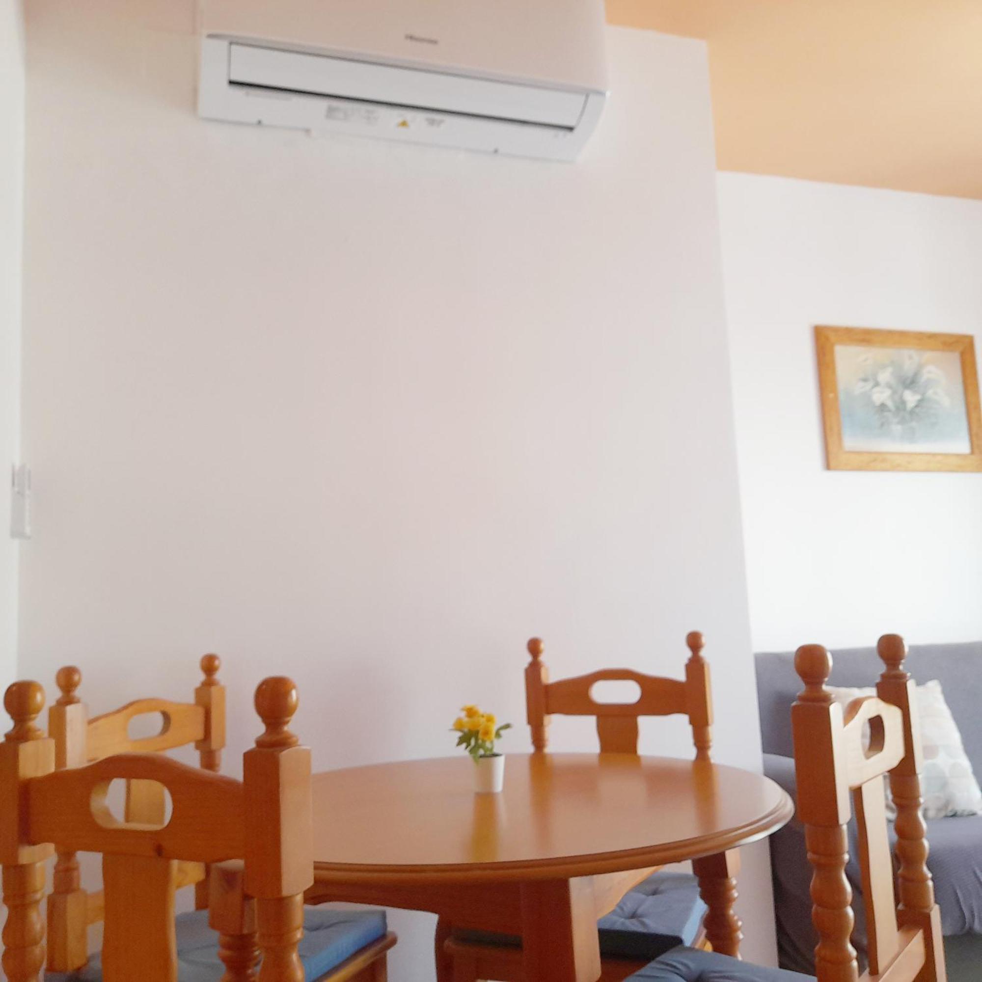 Apartamentos Vicenta Playa Carihuela توريمولينوس الغرفة الصورة
